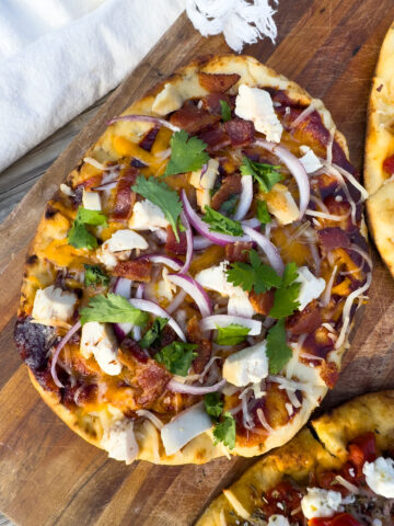Barbecue chicken flatbread pizza